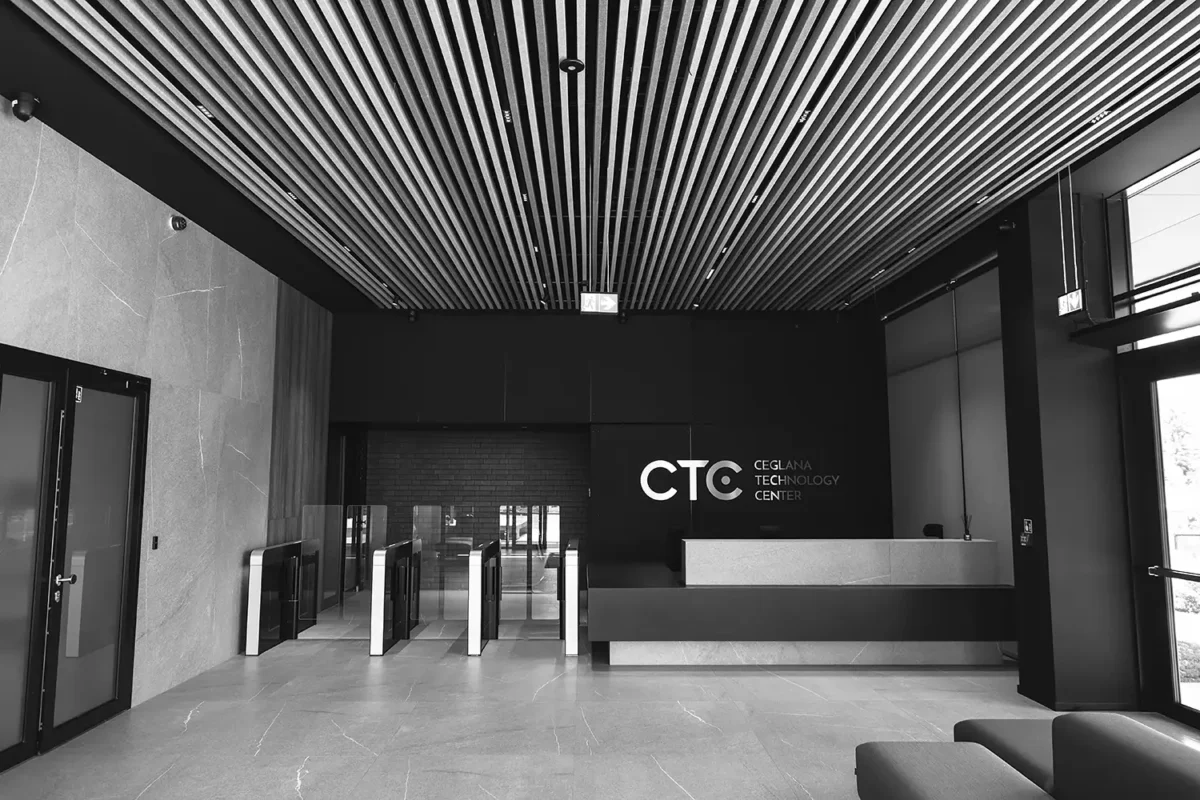 ctc-wejscie-do-budynku-biurowego